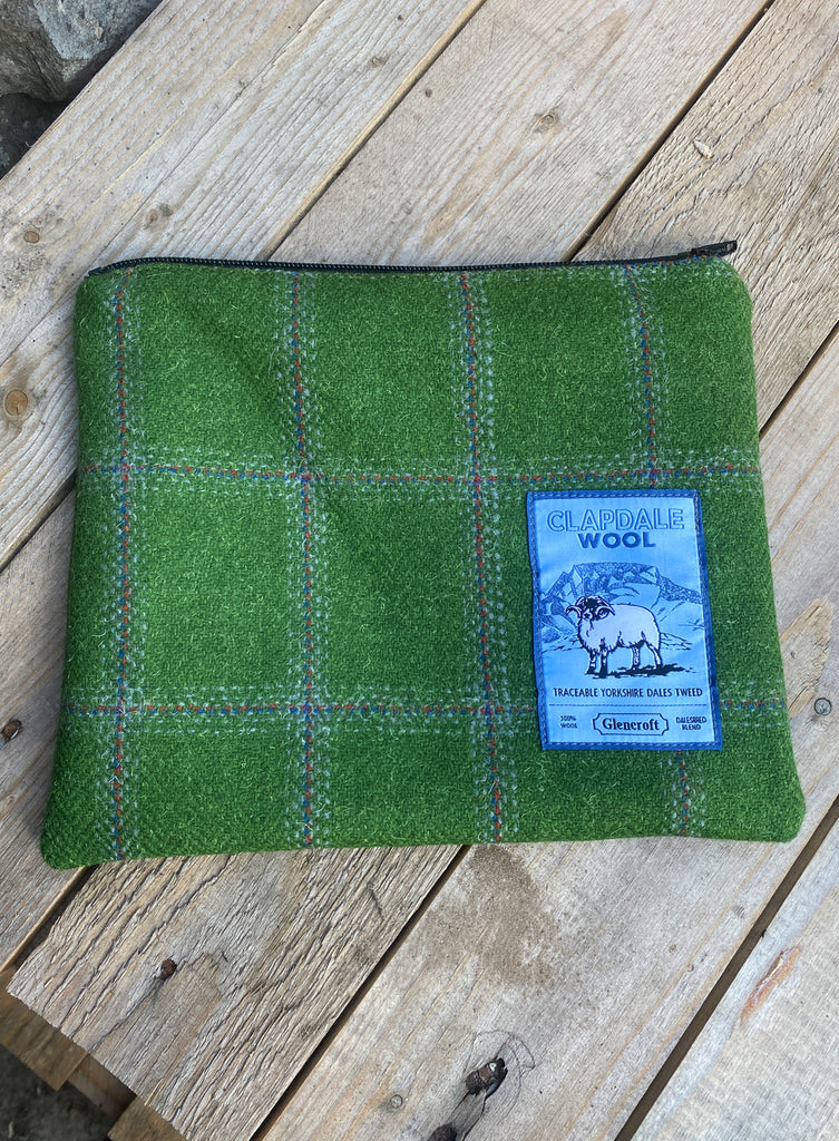 Traceable Clapdale Wool Dalesbred Zip Pouch Bag